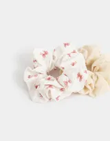 Set de dos scrunchies para el pelo con diferentes texturas y estampado floral.