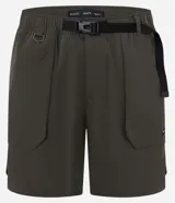 Bermuda masculina color verde oscuro, confeccionada en tejido Ripstop. Presenta cintura elástica con cinturón incorporado y bolsillos laterales.