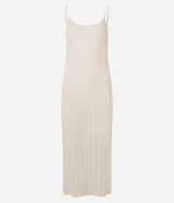 Vestido largo midi de encaje color crudo, con breteles finos ajustables y espalda escotada.