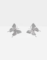 Aros pasantes plateados con forma de mariposa y strass incrustados.