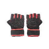 Par de guantes negros con detalles en rojo, sin dedos y con muñequera ajustable con velcro.