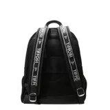 Mochila negra de tela con múltiples bolsillos frontales y logo de la marca en plateado.