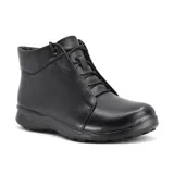 Bota casual de cuero negro, con cordones y cierre lateral.