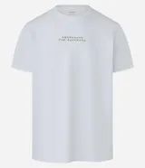 Remera de algodón para hombre, modelo comfort, color blanco. Cuello redondo, mangas cortas y estampa frontal con la frase "abençoado por natureza".