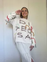 Sweater marrón de algodón tejido en punto jersey con bordados hechos a mano en hilos de colores y lurex. Diseño oversize.