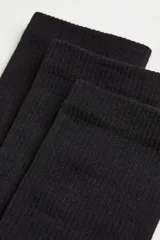 Pack de cinco pares de medias negras de caña alta, confeccionadas en tejido de punto fino con tecnología Thermolite.
