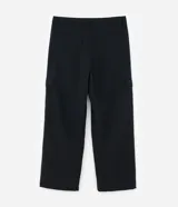 Pantalón baggy de sastrería color negro, con cintura con trabillas, cierre tradicional, pliegues y bolsillos cargo laterales.