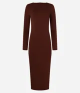 Vestido midi marrón de poliéster y elastano, con cuello redondo, mangas largas, espalda descubierta, fruncido en la parte baja de la espalda y abertura en la falda.