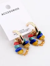 Aros de argolla dorados con cuentas de colores dispuestas en forma de racimo.