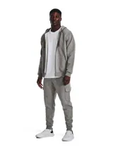 Pantalón de jogging Under Armour Rival Fleece Cargo, color gris melange, con corte ajustado, bolsillos laterales tipo cargo con solapa y puños elásticos.