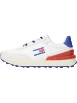 Zapatillas Tommy Jeans blancas con cordones azules y detalles en rojo y azul en la suela.