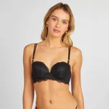 Sujetador negro de encaje con aros y push up, con tirantes finos regulables.