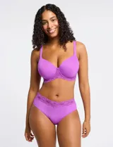 Panty brief color azul petróleo, de lycra con detalle de encaje en la cintura.