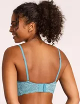 Soutien bralette de encaje floral celeste y micro tul, marca Montelle. Abrocha detrás en tres posiciones.