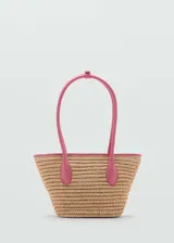 Bolso tipo tote de paja color beige con doble asa corta y detalles en rosa.