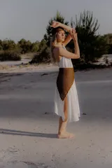 Bandana tejida a crochet color marrón, para usar en la cabeza o en la cintura.