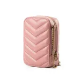 Bandolera mini color rosa de símil cuero acolchado con diseño de líneas horizontales. Tiene correa regulable con herrajes dorados, cierre superior y un bolsillo interno con cierre.