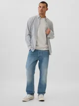 Pack de tres remeras de algodón con cuello redondo y logo pequeño de Gap bordado en el pecho. Incluye una remera negra, una gris y una blanca.