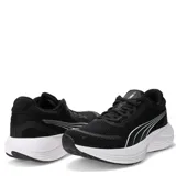 Championes de running Puma Scend Pro, color negro con detalles en blanco y logo de la marca en el lateral.