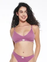 Top de lycra color rosa viejo, con breteles regulables y elástico en la base.