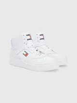 Zapatillas de baloncesto Tommy Jeans de corte medio, color blanco, con diseño color block, exterior de piel, interior de poliéster reciclado y suela de goma.