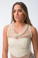 Vestido dorado de algodón y elastano, sin mangas, con textura de red.