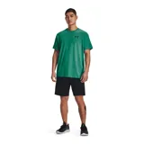 Remera celeste de Under Armour, corte clásico, mangas cortas y logo estampado en el pecho.
