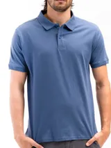 Remera polo negra de jersey con cuello clásico y tapeta de dos botones.