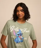Remera verde clara de algodón con estampado de Stitch comiendo un helado y la frase "Gelato & Fun".