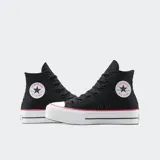 Championes Converse Chuck Taylor All Star Lift Platform, color negro con estampado de leopardo en el talón. Zapatillas de caña alta con plataforma, capellada de lona y logo circular en el lateral interno.
