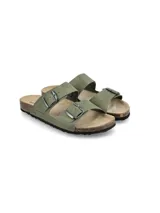 Sandalias de hombre color verde militar, con doble tira con hebilla metálica ajustable y plantilla anatómica.