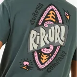 Remera verde de manga corta con logo Rip Curl estampado en el pecho.