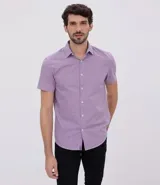 Camisa de hombre de manga larga, corte slim comfort fit, con estampado de cuadrillé vichy y bolsillo en el pecho.