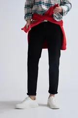 Pantalón de jean negro de corte slim.