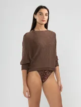 Sweater tejido en jersey con lurex, escote bote y detalle de tigre insignia de Polonio en la espalda.