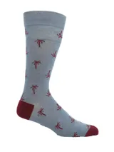 Calcetines largos color celeste con estampado de palmeras rojas y puntera y talón color borgoña.