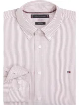 Camisa Tommy Hilfiger de algodón Oxford a rayas verticales rojas y blancas, de corte regular, con cuello abotonado, puños redondeados y logo bordado en el pecho.