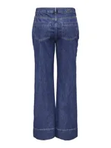 Pantalón de jean azul oscuro, de corte ancho y tiro alto, con bolsillos delanteros y traseros.