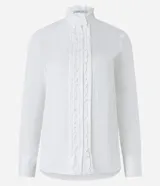 Camisa blanca de tricolina con cuello padre, abotonada al frente con detalle ondulado y mangas largas.