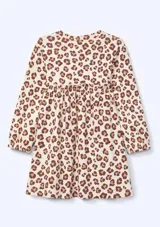 Vestido infantil de manga larga con estampado de leopardo en tonos beige y marrón.