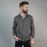 Campera tejida azul marino con cierre frontal, cuello alto y bolsillos laterales.