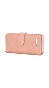 Billetera larga color rosa con cierre de broche a presión. Interior con visor, tarjeteros y bolsillos. Compartimento posterior con cierre metálico, incluye bolsillos y monedero con cierre.