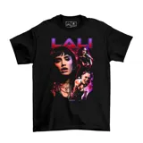 Remera negra de algodón con estampado de la cantante Lali Espósito.