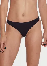 Bombacha vedetina negra de microfibra sin costuras, con fundillo 100% algodón.