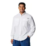 Camisa blanca de manga larga Columbia Tamiami II, con tecnología Omni-Shade UPF 40 para protección solar y Omni-Wick para evaporación avanzada. Cuenta con ventilación de malla en la espalda y calce clásico moderno.