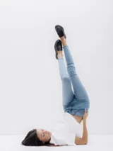 Jean skinny de tiro alto color celeste.