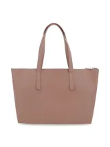Cartera shopper de PU color marrón claro, con formato rígido, doble asa de hombro y cierre superior con cremallera. Incluye logo metálico de la marca y bolsillo interno.