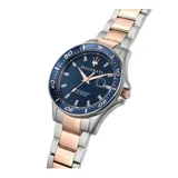 Reloj Maserati Sfida con caja de acero inoxidable combinada en plateado y dorado rosa de 44mm, esfera azul sunray, cristal mineral y movimiento de cuarzo. Resistente al agua hasta 100 metros.