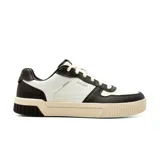 Championes Skechers Court Classics Jade Strane, de estilo urbano, color blanco con detalles en negro, con cordones y plantilla Skechers Air-Cooled Memory Foam.