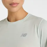 Remera deportiva color verde agua, de corte clásico y mangas cortas. Presenta logo de la marca en el pecho.